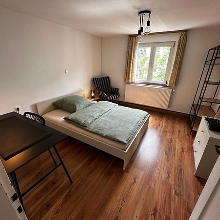 Einfaches Haus Mit Privatzimmern Und Gemeinschaftsraeumen Heilbronn Extérieur photo