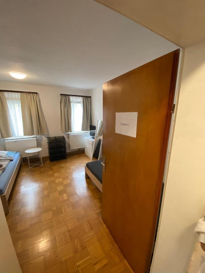 Einfaches Haus Mit Privatzimmern Und Gemeinschaftsraeumen Heilbronn Extérieur photo