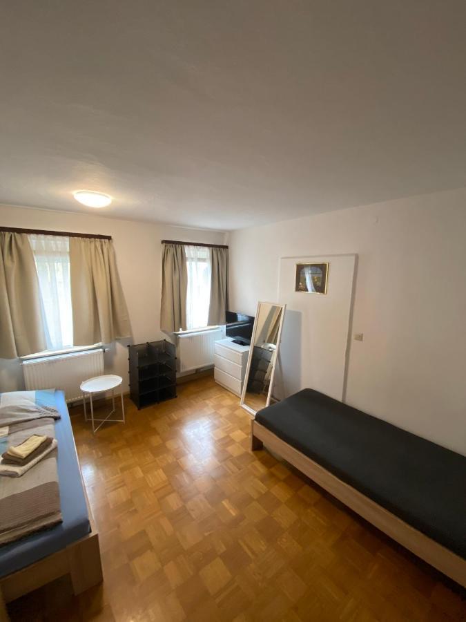 Einfaches Haus Mit Privatzimmern Und Gemeinschaftsraeumen Heilbronn Extérieur photo