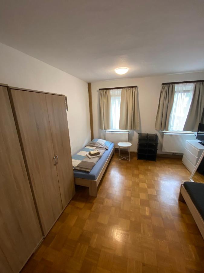 Einfaches Haus Mit Privatzimmern Und Gemeinschaftsraeumen Heilbronn Extérieur photo