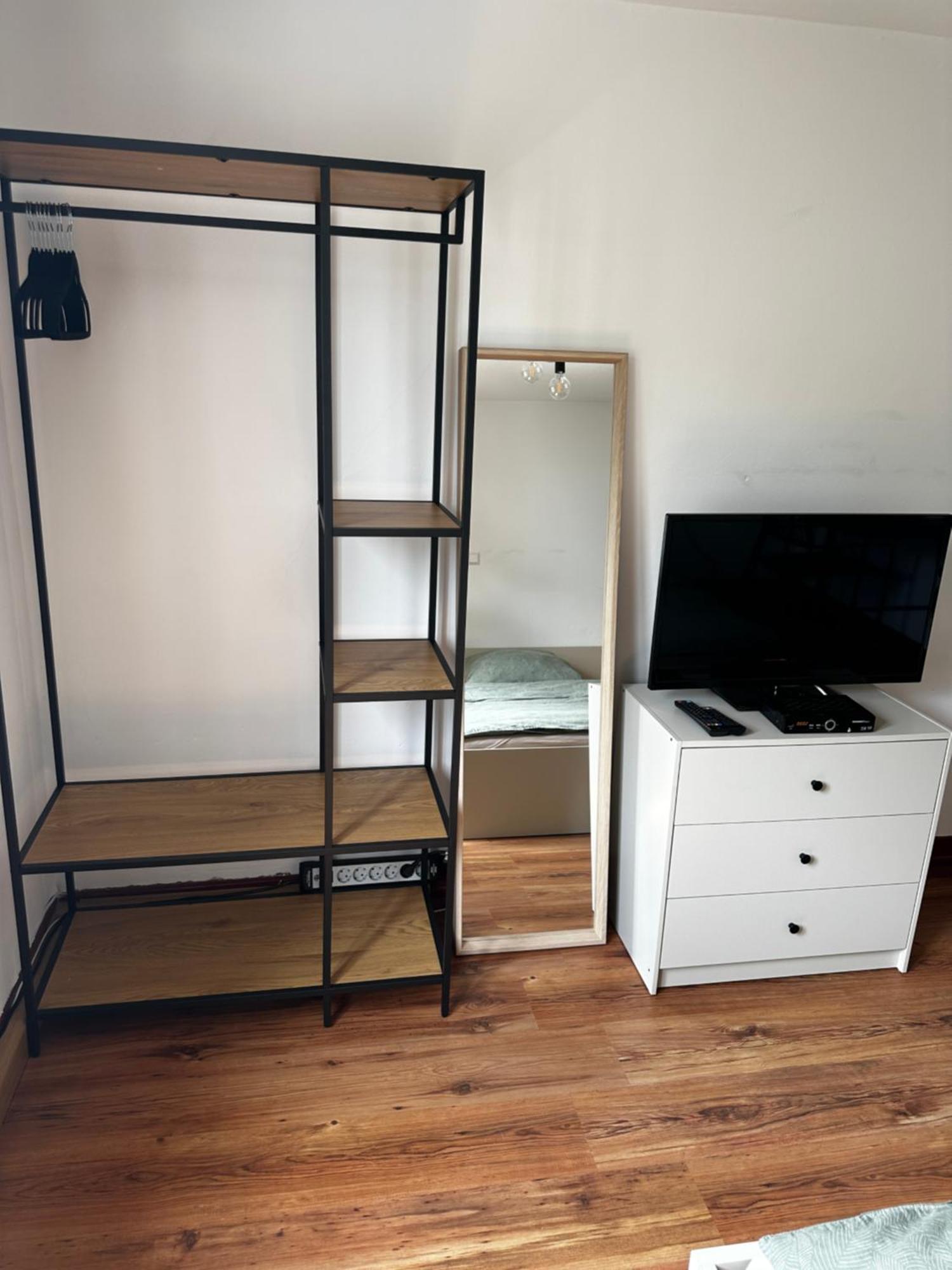 Einfaches Haus Mit Privatzimmern Und Gemeinschaftsraeumen Heilbronn Extérieur photo