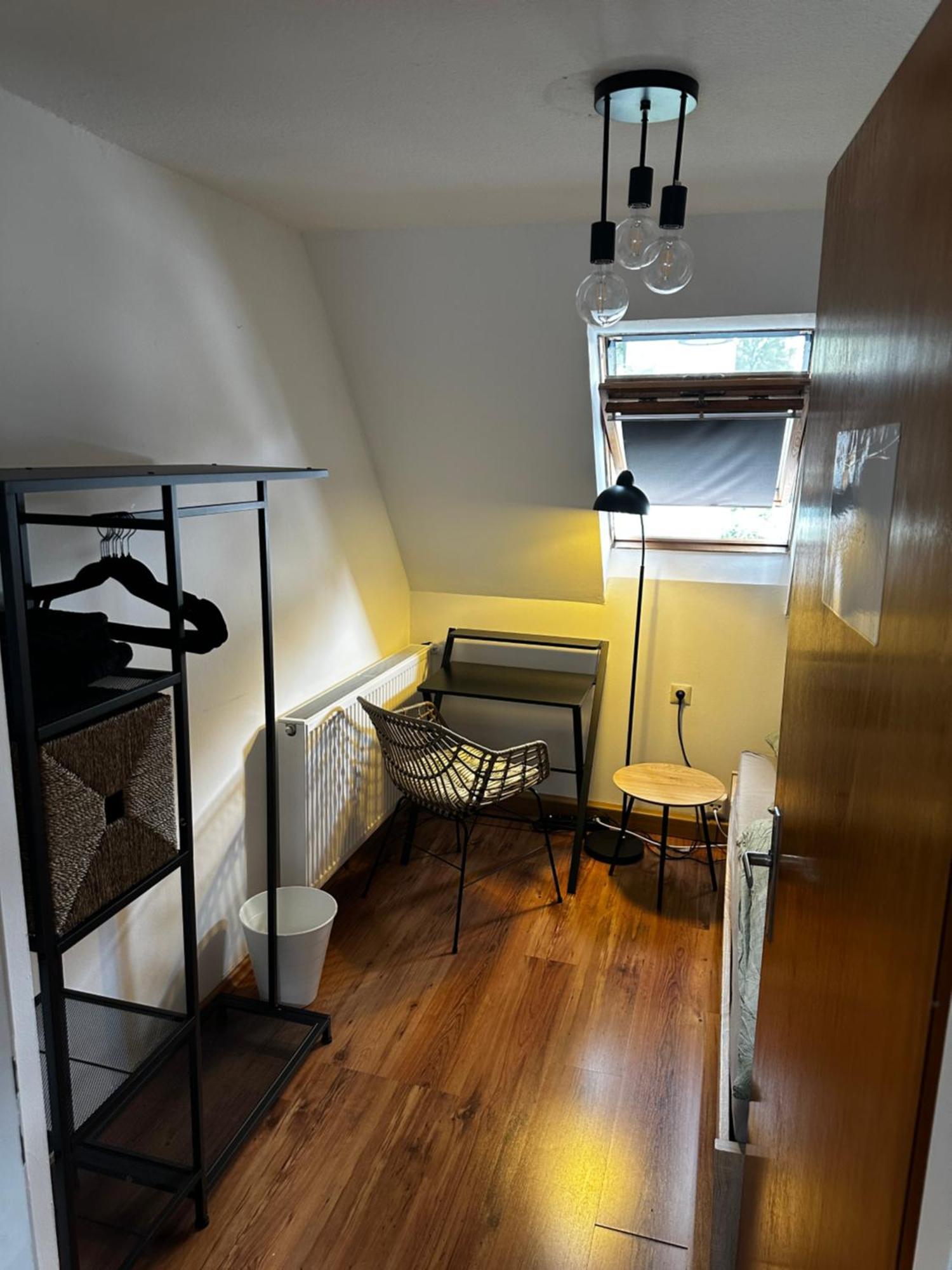 Einfaches Haus Mit Privatzimmern Und Gemeinschaftsraeumen Heilbronn Extérieur photo