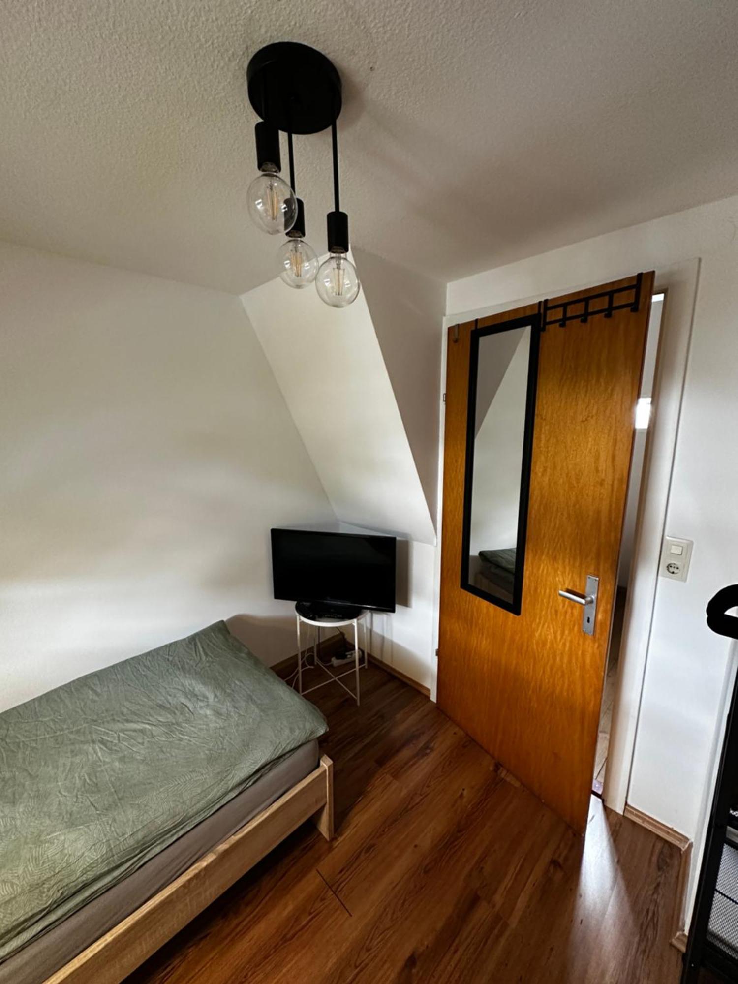 Einfaches Haus Mit Privatzimmern Und Gemeinschaftsraeumen Heilbronn Extérieur photo