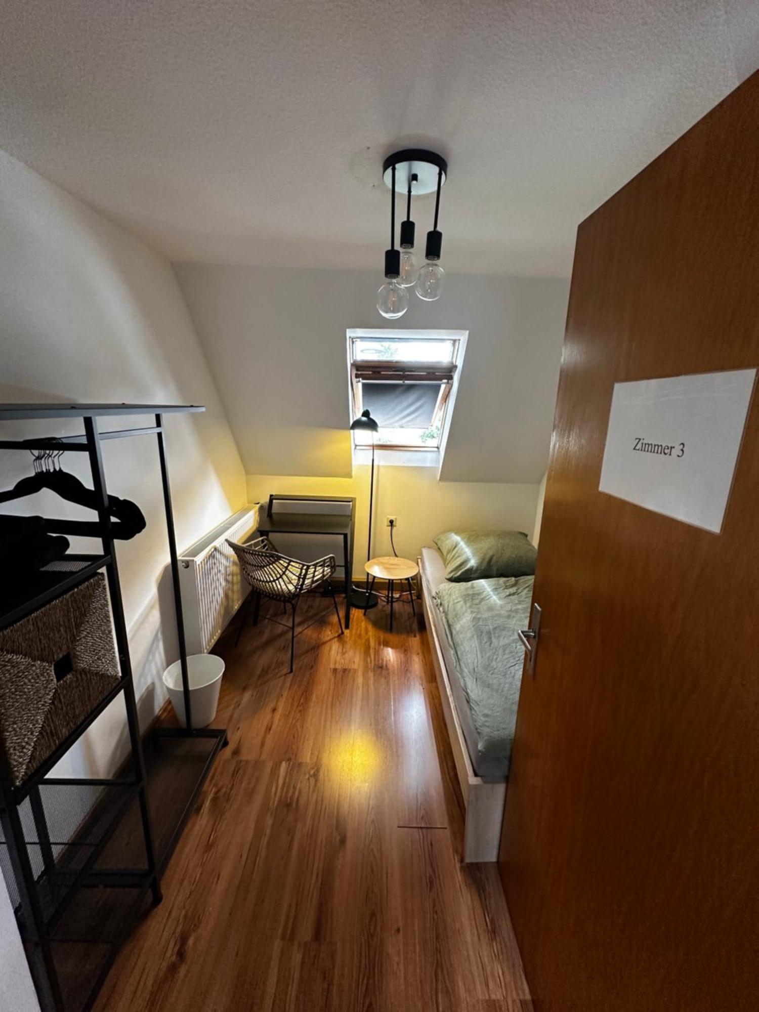 Einfaches Haus Mit Privatzimmern Und Gemeinschaftsraeumen Heilbronn Extérieur photo
