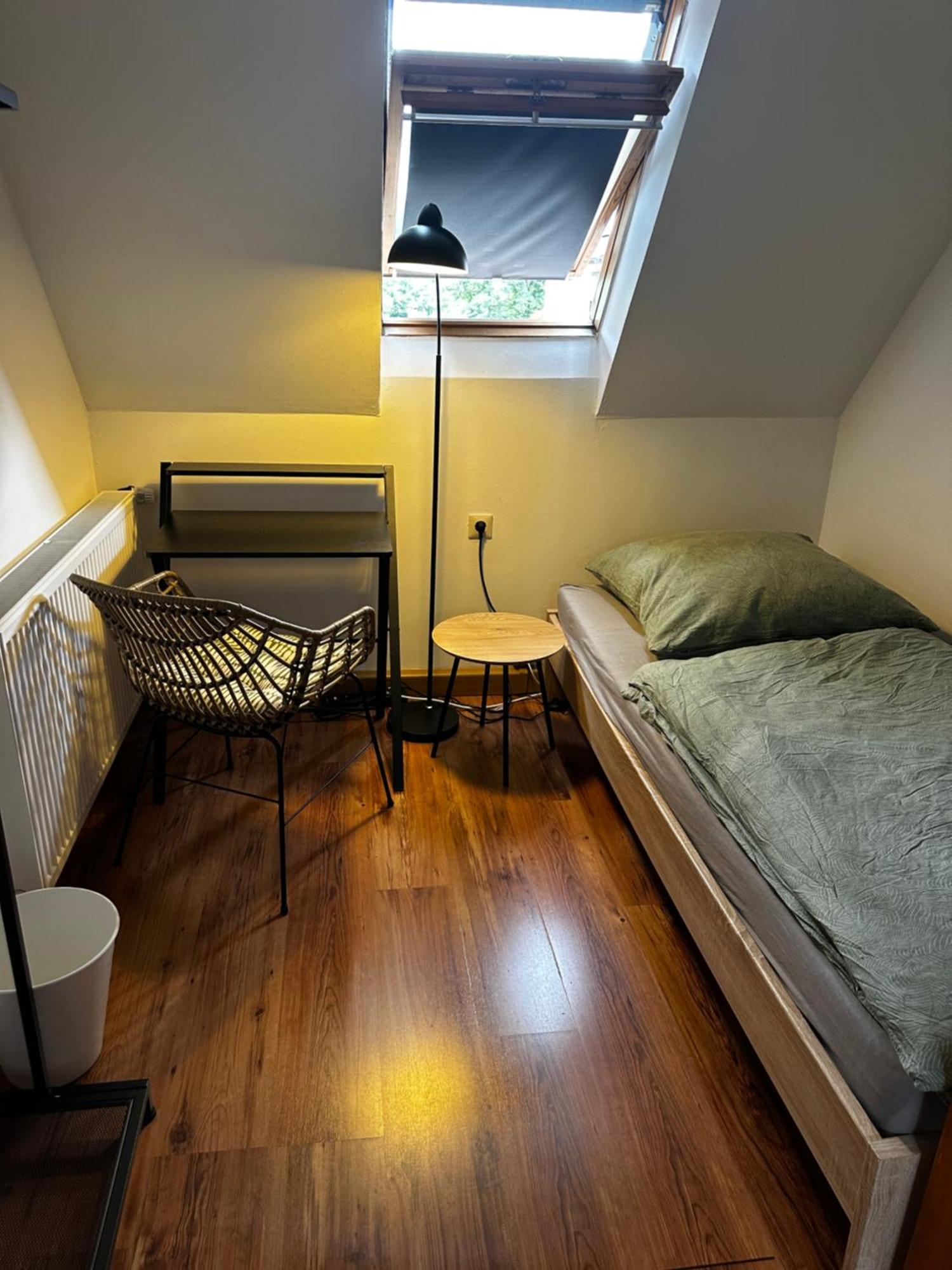 Einfaches Haus Mit Privatzimmern Und Gemeinschaftsraeumen Heilbronn Extérieur photo